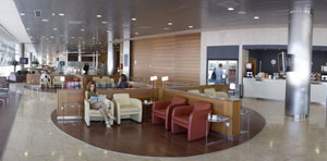 Vista parcial de la Sala Vel�zquez, en la T4 de Barajas.