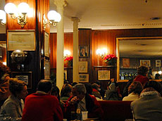 Interior del Caf� Gij�n.