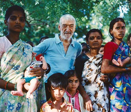 Vicente Ferrer en Annantapur. | Foto: César Lucada / Fundación VIcente Ferrer.