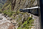 Tren a Machu Picchu. Fotos de LUIS DAVILLA. Texto: MAR�A FLUX�